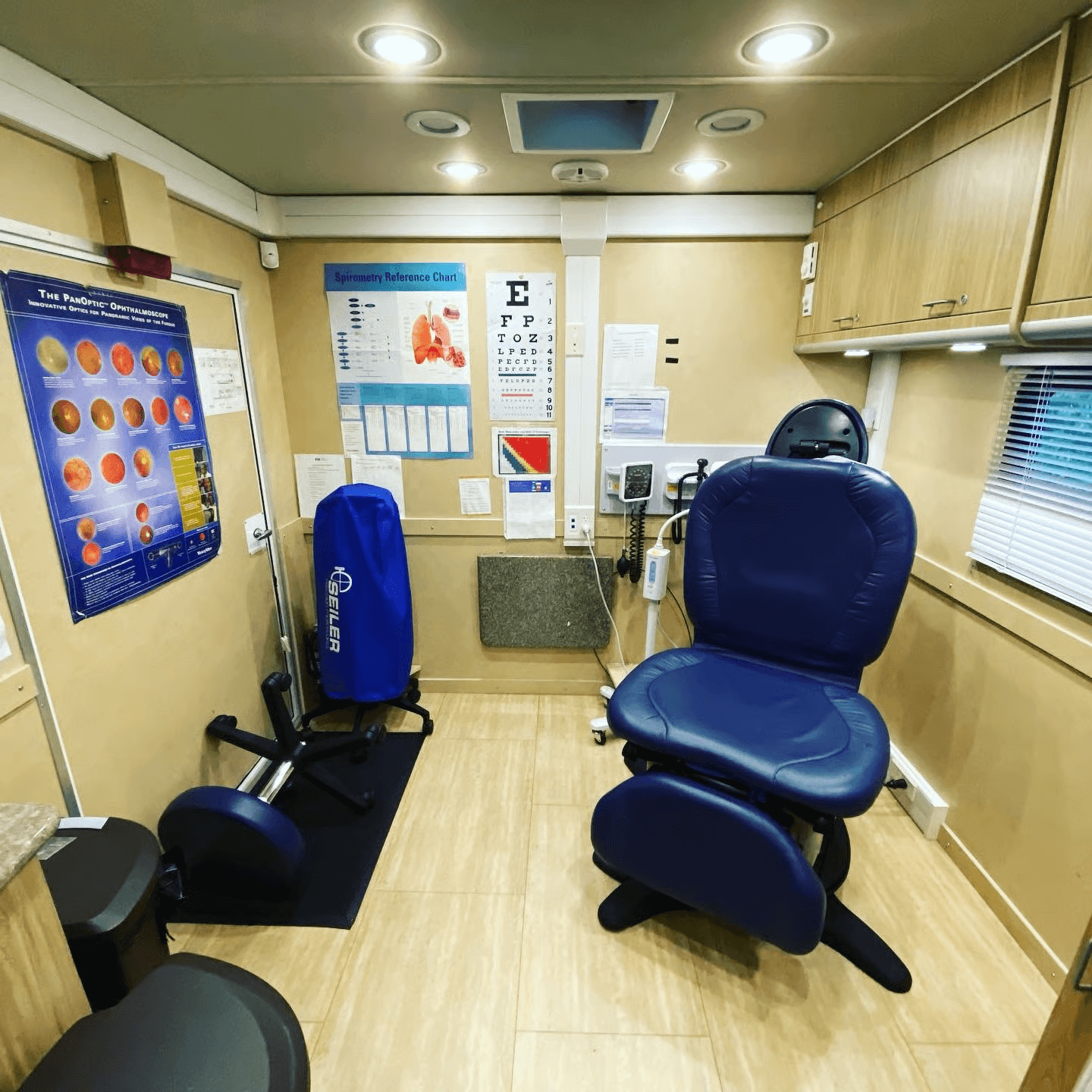 HD4 MBX router mounted in emergency vehicle for first responder connectivity